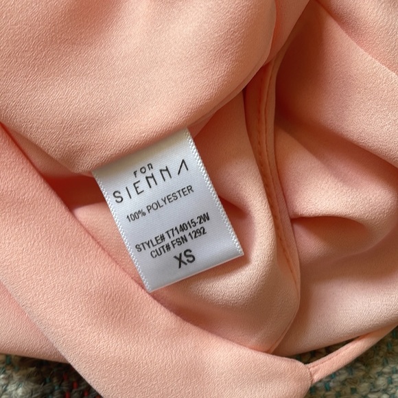 Light pink spaghetti strap tank top - Picture 5 of 6